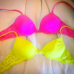 2 Victoria Secret PINK Tshirt bras 34B